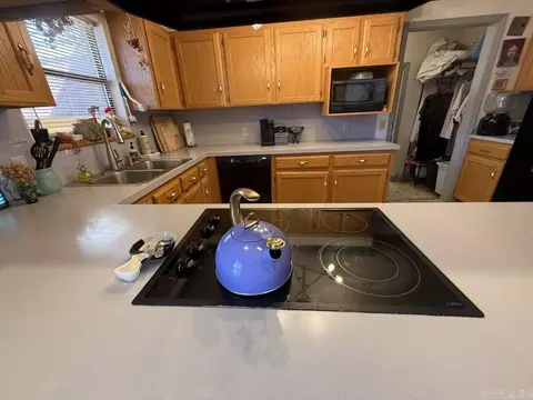 Kitchen - 3960 Hwy 5, Benton, AR 72019 photo 4 of 5