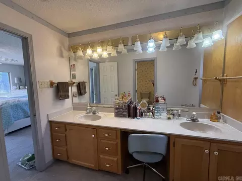Bath - 3960 Hwy 5, Benton, AR 72019 photo 4 of 8