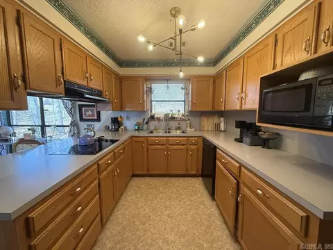 Kitchen - 3960 Hwy 5, Benton, AR 72019 photo 2 of 5
