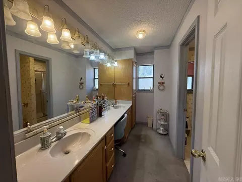 Bath - 3960 Hwy 5, Benton, AR 72019 photo 3 of 8