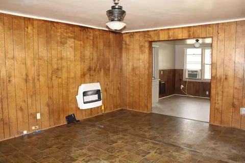 Living - 400 Canaan Rd, Marshall, AR 72650 photo 2 of 3