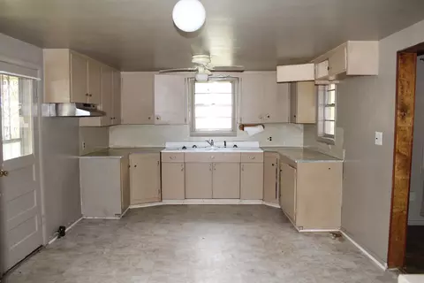 Kitchen - 400 Canaan Rd, Marshall, AR 72650 photo 1 of 1