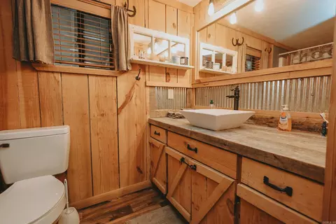 Bath - 59 Easy St, Mount Ida, AR 71957 photo 2 of 3