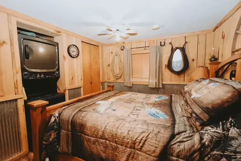 Bedroom - 59 Easy St, Mount Ida, AR 71957 photo 2 of 3