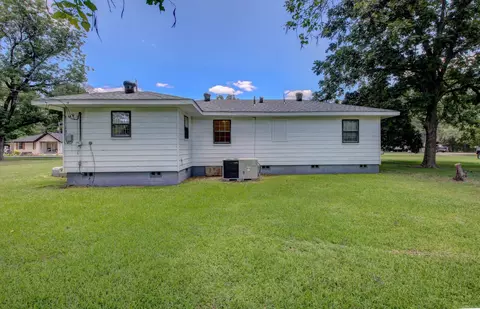 Exterior - 721 Fairview St, Conway, AR 72034 photo 6 of 11