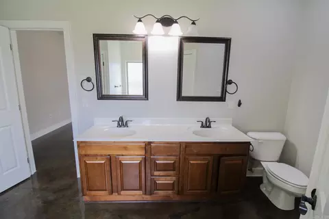 Bath - 3020 Cloudberry Dr, Conway, AR 72032 photo 2 of 5