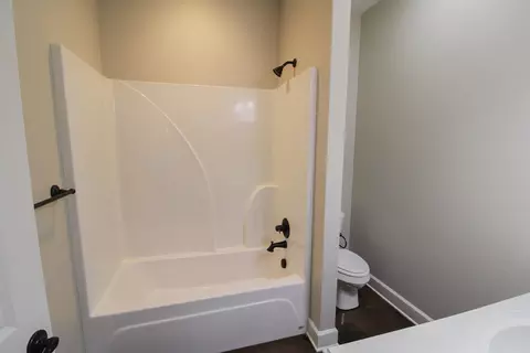 Bath - 3020 Cloudberry Dr, Conway, AR 72032 photo 5 of 5