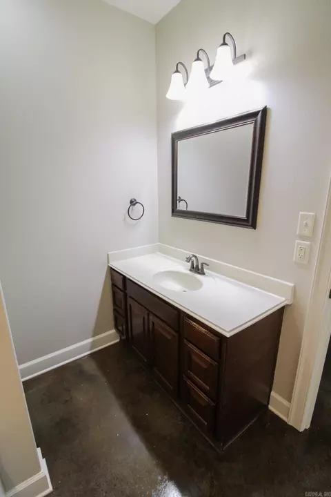 Bath - 3020 Cloudberry Dr, Conway, AR 72032 photo 4 of 5
