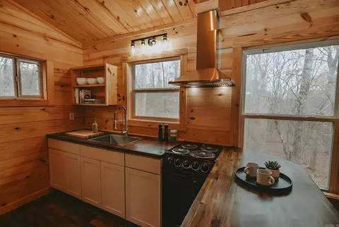 Kitchen - 195 Bearce Cir, Mount Ida, AR 71957 photo 5 of 5