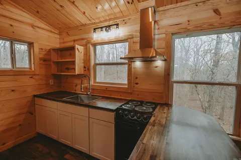 Kitchen - 195 Bearce Cir, Mount Ida, AR 71957 photo 4 of 5