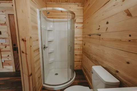 Bath - 195 Bearce Cir, Mount Ida, AR 71957 photo 1 of 3