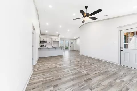 Living - 716 Moon Rd, Ward, AR 72176 photo 5 of 7