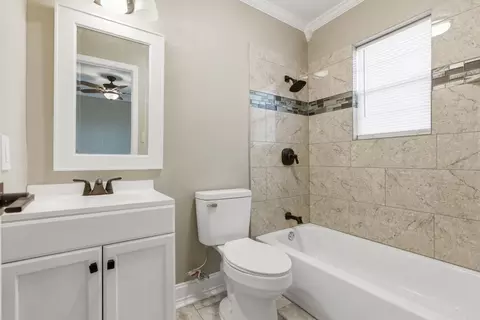 Bath - 4010 W 17th Ave, Pine Bluff, AR 71603 photo 5 of 5