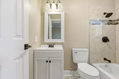 Bath - 4010 W 17th Ave, Pine Bluff, AR 71603 photo 4 of 5