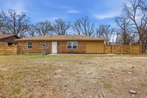Exterior - 4010 W 17th Ave, Pine Bluff, AR 71603 photo 3 of 8