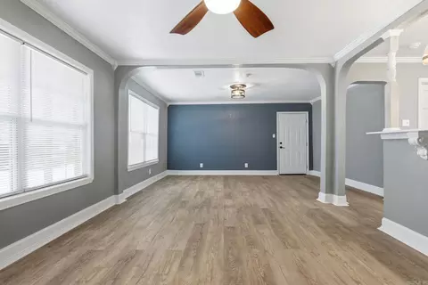 Living - 4010 W 17th Ave, Pine Bluff, AR 71603 photo 4 of 5