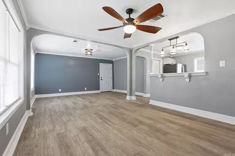 Living - 4010 W 17th Ave, Pine Bluff, AR 71603 photo 5 of 5
