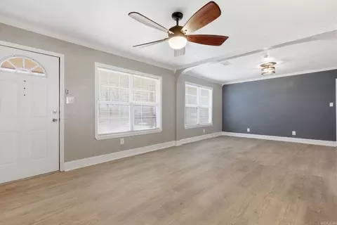 Living - 4010 W 17th Ave, Pine Bluff, AR 71603 photo 3 of 5