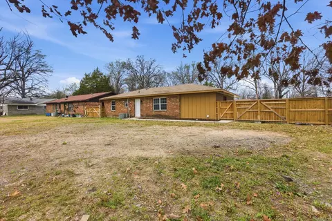 Exterior - 4010 W 17th Ave, Pine Bluff, AR 71603 photo 4 of 8