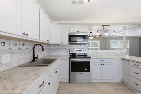 Kitchen - 4010 W 17th Ave, Pine Bluff, AR 71603 photo 1 of 4