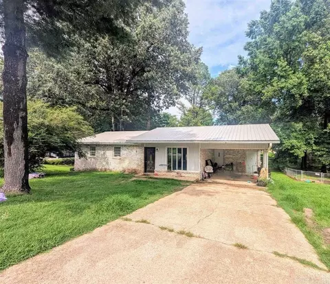 363 Lee Ave, Piggott, AR 72454