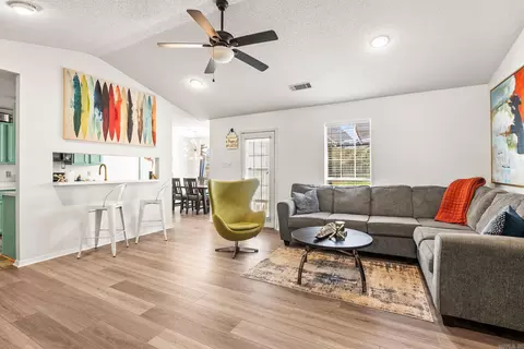 Living - 44 Meadow Ridge Loop, Maumelle, AR 72113 photo 1 of 2