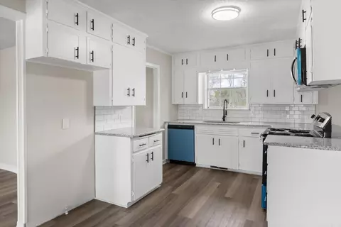 Kitchen - 110 W Alabama St, Beebe, AR 72012 photo 2 of 4