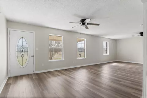 Living - 110 W Alabama St, Beebe, AR 72012 photo 2 of 8
