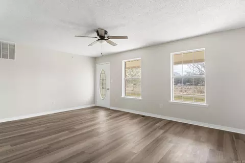 Living - 110 W Alabama St, Beebe, AR 72012 photo 3 of 8