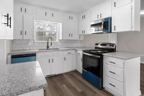 Kitchen - 110 W Alabama St, Beebe, AR 72012 photo 3 of 4