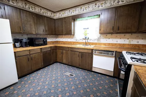 1327 Pine Cir, Smackover, AR 71762 photo 10