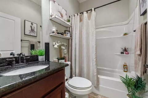 Bath - 9040 Naples Cv, Benton, AR 72019 photo 4 of 4