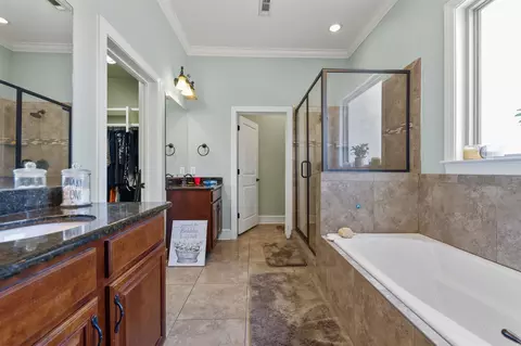 Bath - 9040 Naples Cv, Benton, AR 72019 photo 1 of 4