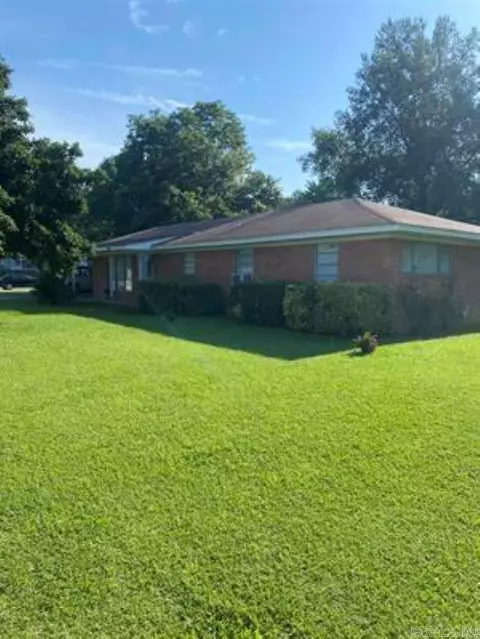 1212 Donaghey Ave, Conway, AR 72034