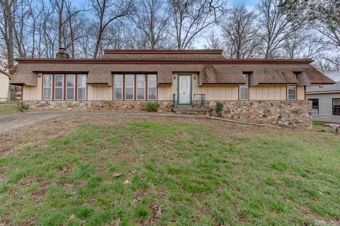 53 Cherokee Dr, Cherokee Village, AR 72529