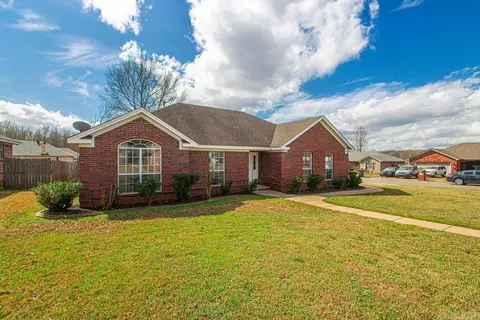 1313 High Meadow Dr, Jacksonville, AR 72076