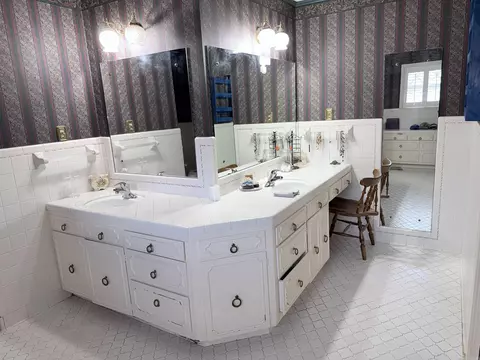 Bath - 205 3rd Ave, Murfreesboro, AR 71958 photo 2 of 2