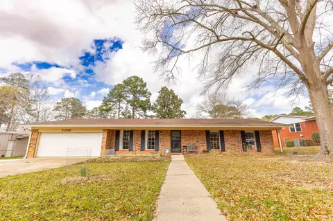 2208 Heron Dr, El Dorado, AR 71730
