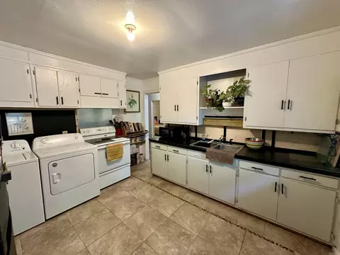 Kitchen - 1512 W 23rd Ave, Pine Bluff, AR 71603 photo 1 of 2