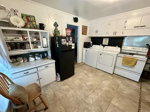 Kitchen - 1512 W 23rd Ave, Pine Bluff, AR 71603 photo 2 of 2