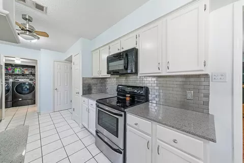 Kitchen - 11 Circle B Dr, Ward, AR 72176 photo 4 of 6