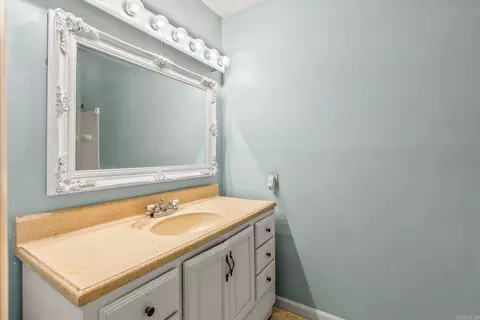 Bath - 2505 Robinson, Conway, AR 72034 photo 1 of 3