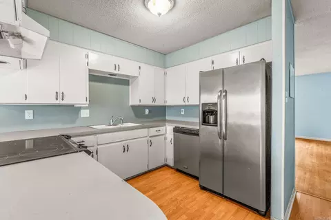 Kitchen - 2505 Robinson, Conway, AR 72034 photo 3 of 3