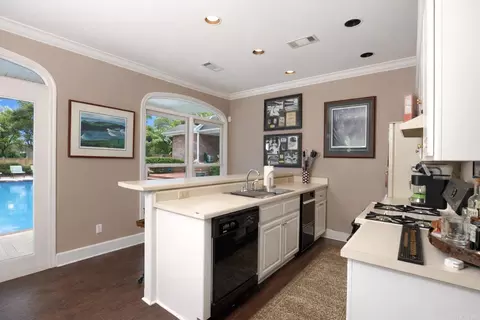 Kitchen - 39 Longmeadow, Pine Bluff, AR 71603 photo 6 of 7
