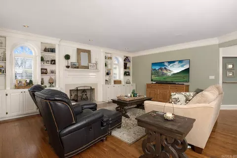 Living - 39 Longmeadow, Pine Bluff, AR 71603 photo 3 of 3