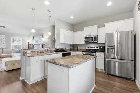 Kitchen - 1178 Meadows Edge Dr, Alexander, AR 72002 photo 2 of 4