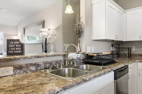 Kitchen - 1178 Meadows Edge Dr, Alexander, AR 72002 photo 3 of 4