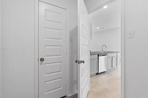 Entry Way - 106 Powder River Dr, Beebe, AR 72012 photo 4 of 5