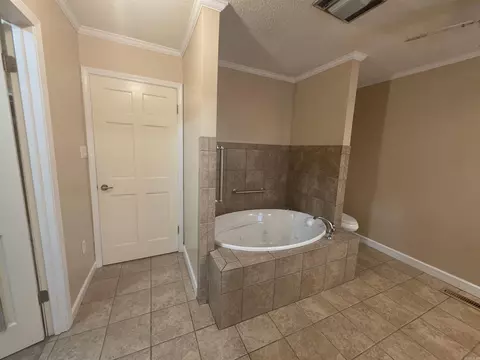 Bath - 305 Highway 140 E, Marked Tree, AR 72365 photo 2 of 5