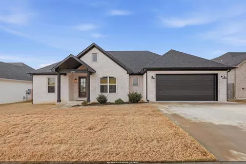 2455 Wilmington Dr, Conway, AR 72034